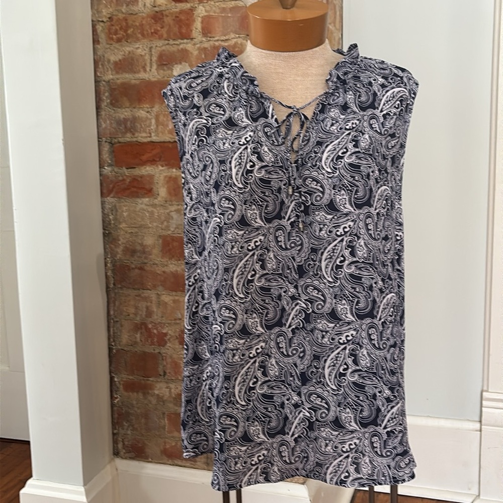 Pretty paisley sleeveless top ruffle collar
